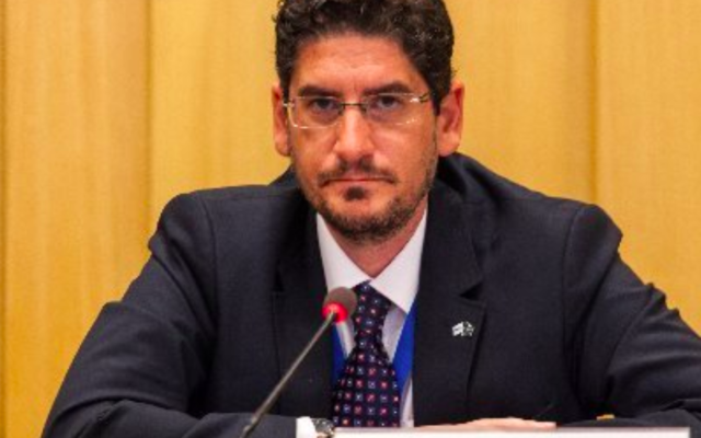 Léon Saltiel, représentant à l'ONU et à l'UNESCO et coordinateur de la lutte contre l'antisémitisme pour le Congrès juif mondial. (Crédit : Léon Saltiel / Twitter)