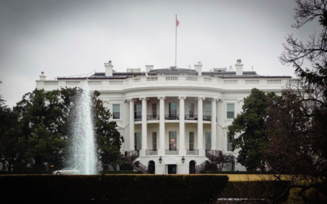 Vue sur le bâtiment de la Maison Blanche (Crédit : CC0 Domaine public)