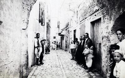 Des Juifs en Tunisie, 1880. (Crédit : Domaine public)
