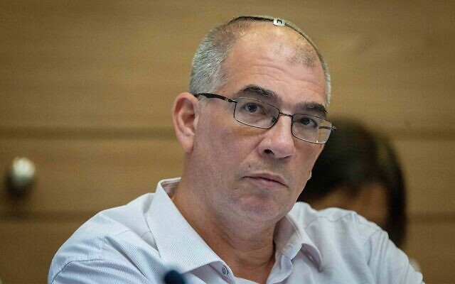 Le député Nir Orbach assiste à une réunion du comité des arrangements à la Knesset, à Jérusalem, le 21 juin 2021. (Crédit : Yonatan Sindel/Flash90)