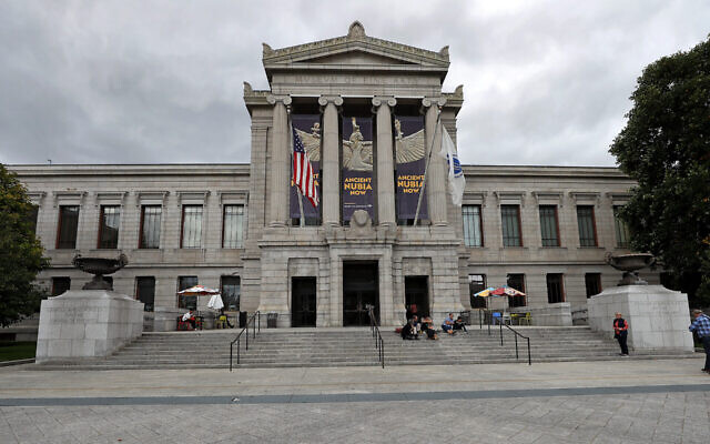 La façade du Musée des Beaux-Arts de Boston, le 12 mars 2020. (Crédit : David L. Ryan/The Boston Globe via Getty Images via JTA)