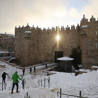 Neige à Jérusalem, le 27 janvier 2022 (Crédit : Yonathan Sindel/Flash90)