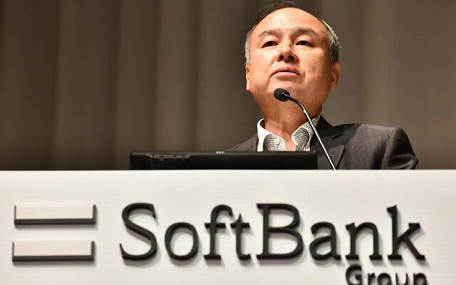 Le PDG du groupe Softbank, Masayoshi Son, répond à une question lors d'une conférence de presse annonçant les résultats financiers de l'entreprise à Tokyo, le 7 août 2019. (Crédit : Toshifumi KITAMURA/AFP)