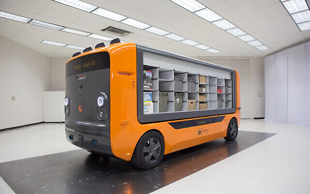 La start-up californienne Udelv a présenté le Transporter, le véhicule de livraison autonome de l'entreprise alimenté pat Mobileye au CES de Las Vegas, le 3 janvier 2022. (Crédit :  Udelv)