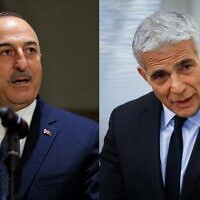 Le ministre turc des Affaires étrangères Mevlut Cavusoglu (à gauche) et le ministre israélien des Affaires étrangères Yair Lapid (à droite). (Hussein Malla/AP ; Oliver Fitoussi/Flash90)