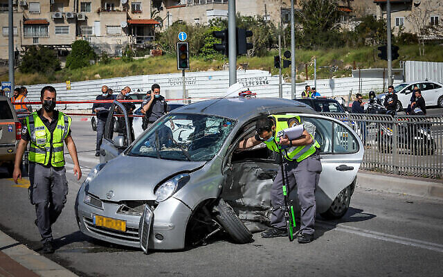 Le lieu d'une collision mortelle entre plusieurs véhicules, à Jérusalem, le 4 avril 2021.  (Yonatan Sindel/Flash90)