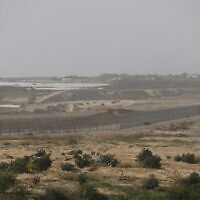 Vue de la barrière le long de la frontière entre Israël et Gaza le 8 décembre 2021 (Flash90)