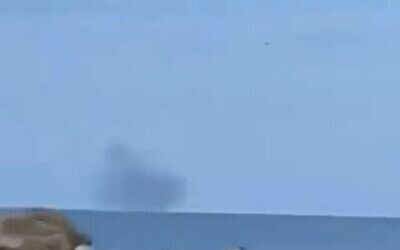 Explosion au large de Jaffa, le 1er janvier 2021 (Crédit : capture d'écran/Télégram)