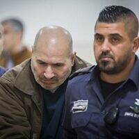Jamil Tamimi, l'homme palestinien qui a assassiné l'étudiante britannique Hannah Bladon le 14 avril 2017 à Jérusalem, est amené pour une audience au tribunal de district de Jérusalem, le 31 décembre 2018. (Yonatan Sindel/Flash90)