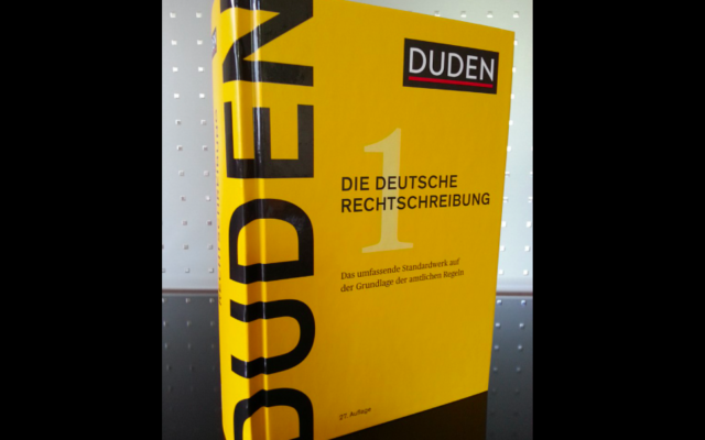 Duden, Volume 1, 27e édition, Berlin 2017. (Crédit : Calligraphe / CC BY-SA 4.0)