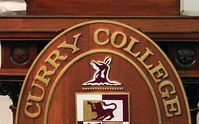 Logo du lycée Curry en 1998. (Frank O’Brien/The Boston Globe via Getty Images via JTA)