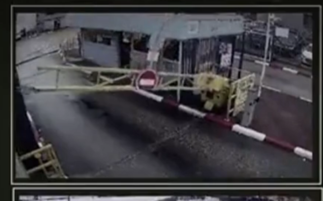 Capture d'écran d'une vidéo publiée par le Corps des Gardiens de la Révolution iranienne montrant des images de caméras de sécurité dans les ports maritimes israéliens d'Ashdod et de Haïfa. (Crédit :  Treizième chaîne)