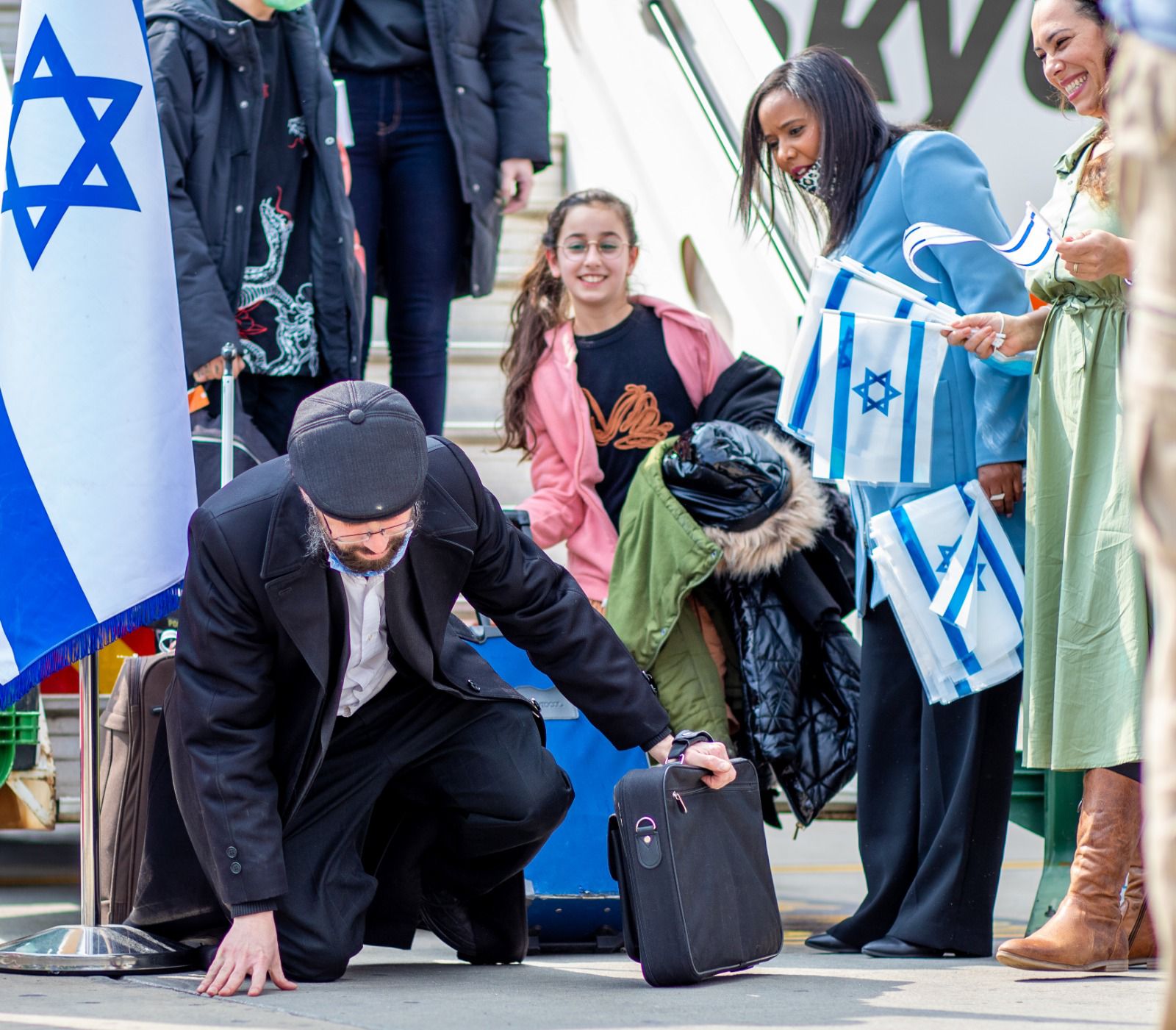 Des dizaines d&#39;immigrants ukrainiens arrivent en Israël - The Times of  Israël