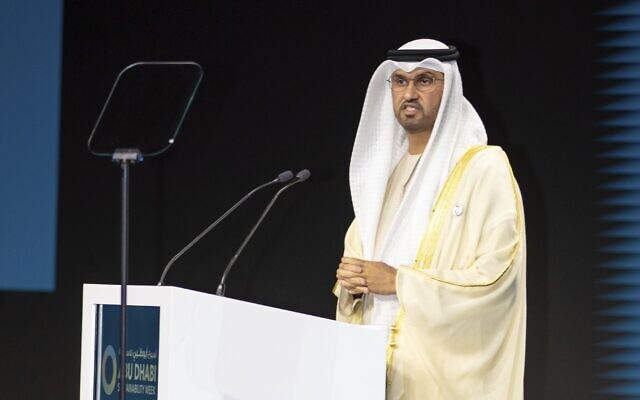 Le Dr Sultan Ahmed Al Jaber, ministre de l'Industrie et des Technologies avancées des Émirats arabes unis et envoyé spécial des Émirats arabes unis pour le changement climatique, lors de l'ouverture de la Semaine de la durabilité d'Abu Dhabi, le 17 janvier 2022, à Abu Dhabi, aux Émirats arabes unis. (Crédit : Mohamed Nazih/AP)