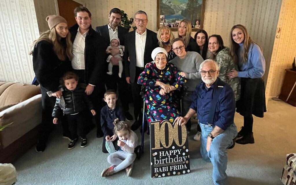 Frida Simon fête ses 100 ans à New York, le 6 mars 2022. (Crédit: Autorisation)