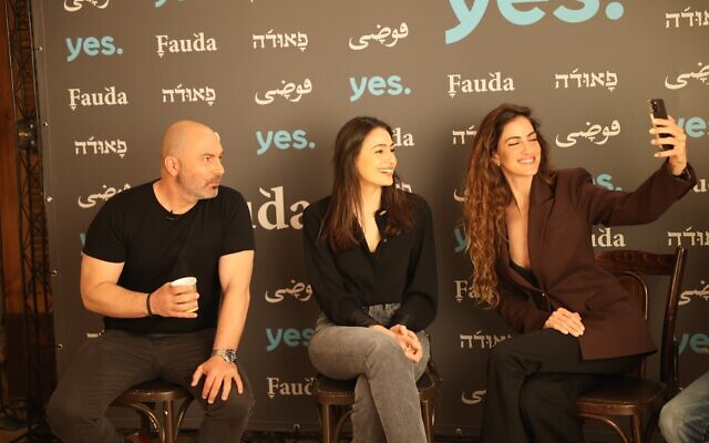 Lior Raz, Lucy Ayoub et Rona-Lee lors d'une conférence de presse pour la quatrième saison de "Fauda", le 6 mars 2022. (Autorisation :  Rafi Daluya)