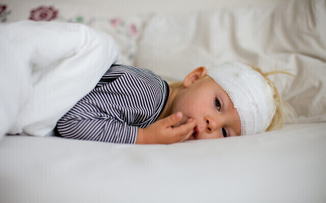 Illustration : Un enfant blessé à la tête (Crédit : iStock via Getty Images)