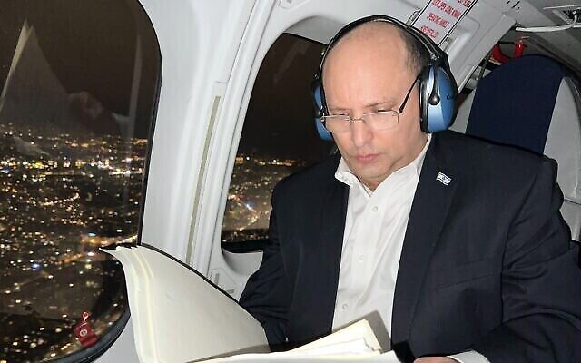 Le Premier ministre Naftali Bennett en vol, entre la Russie et l'Allemagne, le 5 mars 2022 (PMO)