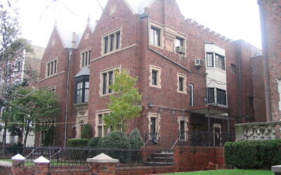 Le siège mondial du mouvement Loubavitch, dans le quartier de Crown Heights, à New York. (Crédit : Wikimedia)