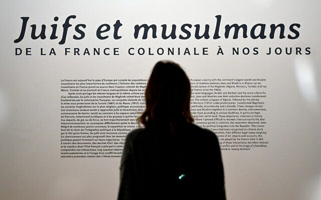 L'exposition "Juifs et musulmans de la France coloniale à nos jours", au Musée de l'histoire de l'immigration, à Paris, le 31 mars 2022. (Crédit : Emmanuel DUNAND / AFP)