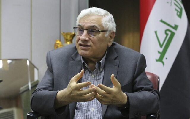 Le Secrétaire général du Comité central du Parti communiste irakien, Raed Fahmi, s'exprime lors d'une interview dans la capitale Bagdad, le 9 avril 2022.  (Crédit : Sabah ARAR / AFP)