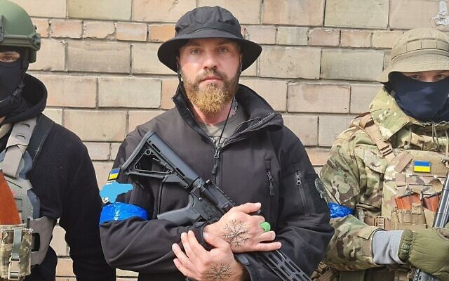 L'israélo-ukrainien Andriy Baklykov, combattant dans un bataillon de volontaires opérant dans le nord de Kiev. (Crédit : Autorisation)