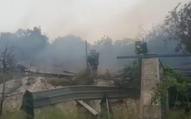 Capture d'écran de la vidéo d'un incendie mortel dans le village d'Adama, le 18 avril 2022. (Crédit : Walla)