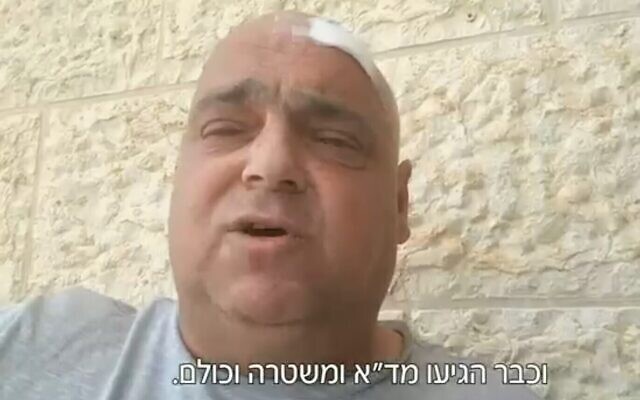 Shlomi Fadida, un chauffeur d'Egged dont le bus a été attaqué par des lanceurs de pierres palestiniens à l'extérieur de la vieille ville, le 17 avril 2022 (Crédit : Capture d'écran/Douzième chaîne)