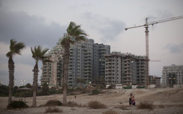 Appartements en construction dans la ville israélienne d'Ashkelon. (Crédit: Lior Mizrahi/ Flash90)