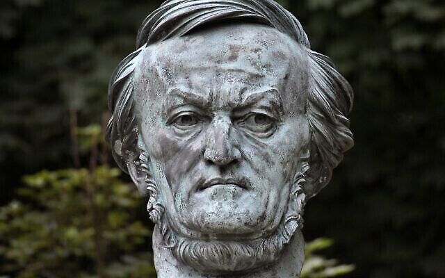 Photo du 16 juillet 2008 donnant à voir le buste de Richard Wagner, par le sculpteur allemand Arno Breker, exposé dans un parc à proximité de l’opéra du festival à Bayreuth, dans le sud de l’Allemagne. (Crédit : AP Photo/Eckehard Schulz,fichier)