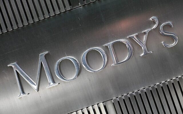 Le logo de Moody's Corp. sur un bâtiment de New York, au mois d'août 2010. (Crédit : TAP Photo/Mark Lennihan, File)