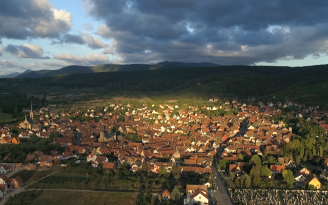 "Retour à Westhoffen", un documentaire sur l’histoire des Juifs d’Alsace. (Crédit : France 3 Grand Est / No School Productions / Upside Télévision)