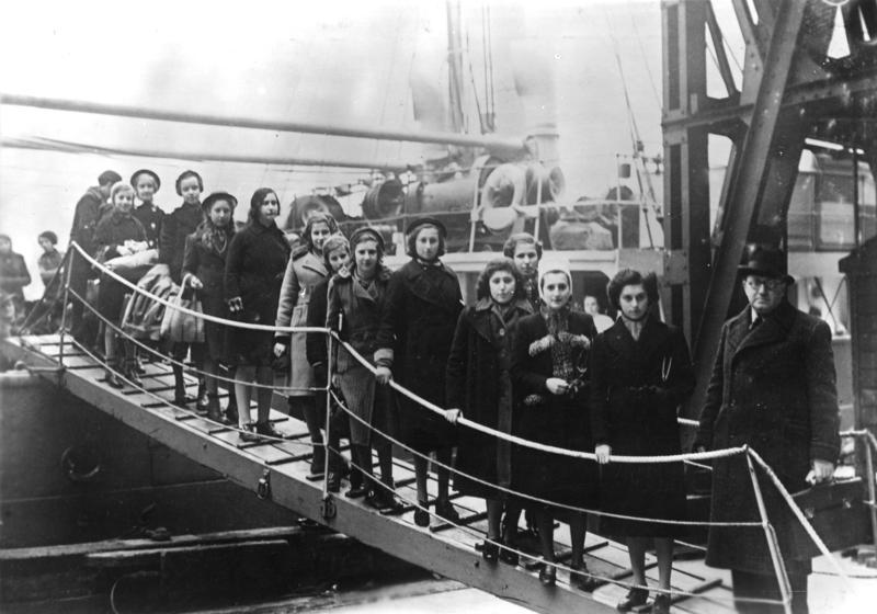Des enfants juifs polonais arrivent à Londres en février 1939. (Crédit: Bundesarchiv Bild)