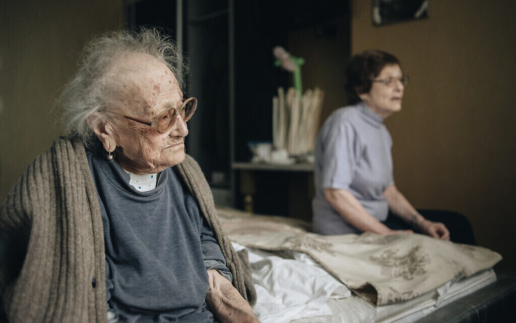 L'invasion russe en Ukraine pose de nouveaux défis aux aides des survivants de la Shoah - Vimarsana News