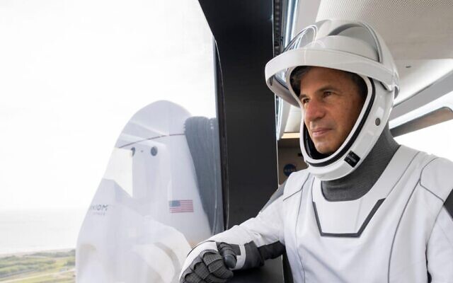 Eytan Stibbe à Cape Canaveral, en Floride, avant le décollage vers la Station spatiale internationale, le 8 avril 2022. (Crédit : SpaceX)