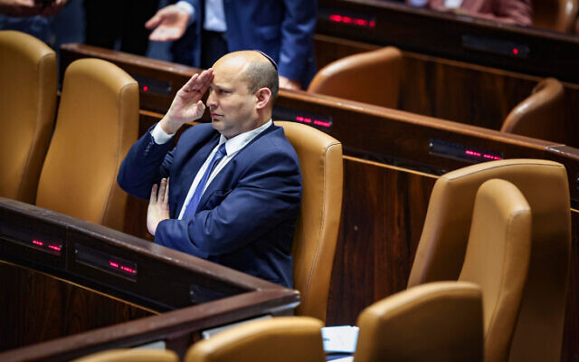 Le Premier ministre Naftali Bennett à la Knesset le 9 mai 2022. (Crédit : Yonatan Sindel/Flash90)