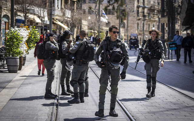 Les forces de police israéliennes à Jérusalem, le 30 mars 2022. (Crédit : Olivier Fitoussi/Flash90)