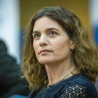 La ministre de l'Environnement Tamar Zandberg participe à une discussion sur la violence dans la société arabe, le 23 mai 2022. (Crédit: Yonatan Sindel/Flash90)