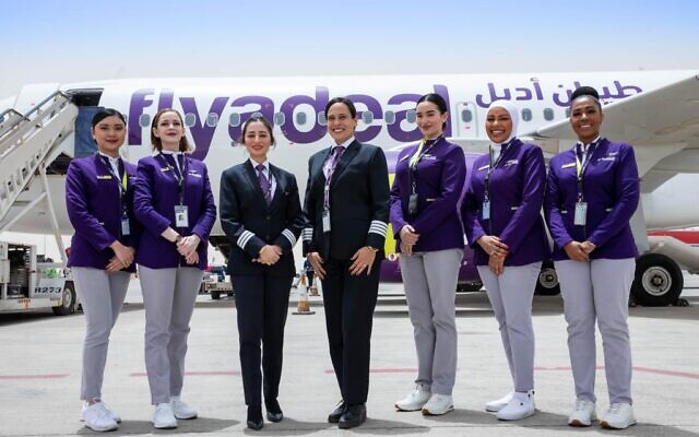 Un équipage entièrement féminin a assuré la liaison Jeddah-Riad pour la compagnie saoudienne flyadeal, en mai 2022. (Crédit : flyadeal/Twitter)