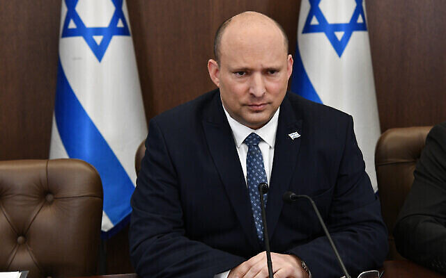 Le Premier ministre israélien Naftali Bennett à la réunion hebdomadaire de cabinet à Jérusalem, le 8 mai 2022. (Crédit : Haim Zach / GPO)