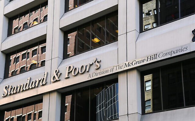 Le siège de la société financière américaine Standard and Poor’s (S&P) dans le Lower Manhattan, à New York, en mai 2014. (Crédit : mixmotive via iStock par Getty Images)
