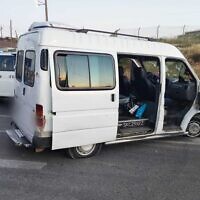 La camionnette qui, selon la police, a été conduite vers les troupes au poste de contrôle de Hizma, le 20 mai 2022. (Crédit: Police israélienne)