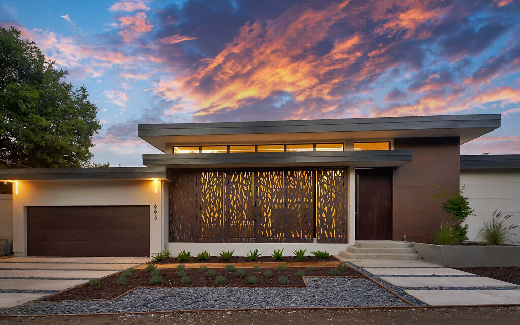Une maison à Palo Alto, en Californie, construite avec des matériaux préfabriqués produits par la société israélienne Veev. (Crédit: Courtoisie)