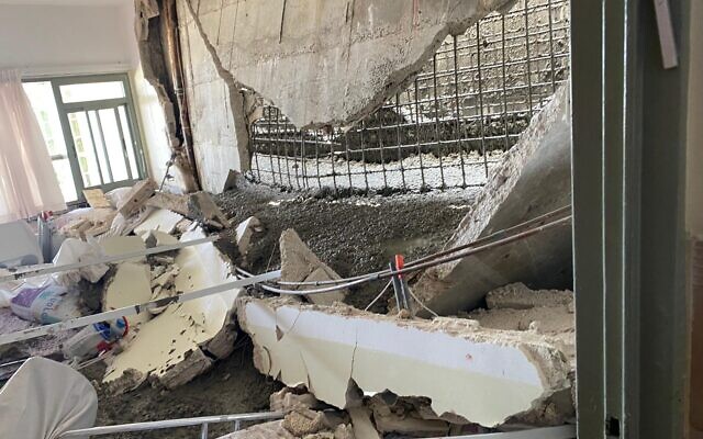 Le site de l'effondrement d'un mur à l'hôpital Ziv à Safed le 15 juin 2022. (Crédit : Autorisation)