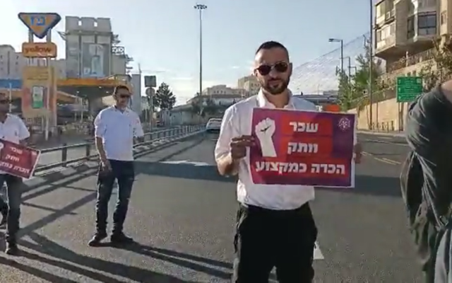 Des chauffeurs de bus en grève à Jérusalem, le 6 juin 2022. (Crédit: Screengrab, Twitter)