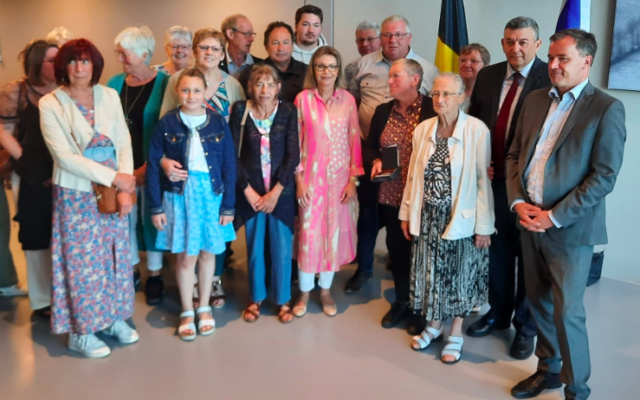 La cérémonie de remise du titre de "Juste parmi les nations" à la famille Mostade, au Bastogne War Museum, en Belgique, le 14 juin 2022. (Crédit : Israel in Belgium / Twitter)