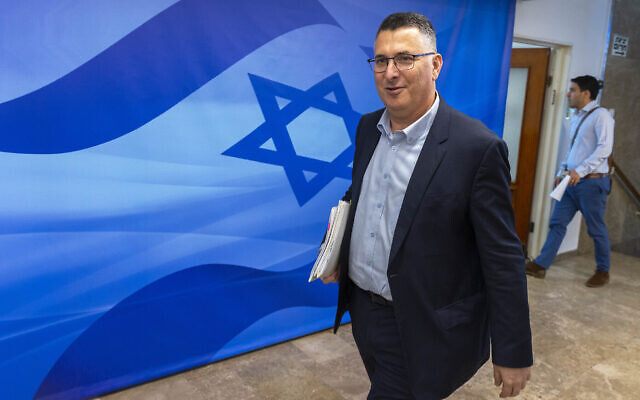 Le ministre de la Justice, Gideon Saar arrivant à la réunion hebdomadaire du cabinet au bureau du Premier ministre à Jérusalem, le 22 mai 2022. (Crédit: Olivier Fitoussi/Flash90)