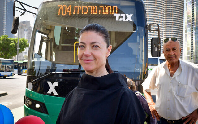 La ministre des Transports Merav Michaeli assistant à la cérémonie d'ouverture de l'enquête sur les transports, à Tel Aviv, le 24 mai 2022. (Crédit: Avshalom Sassoni/Flash90)
