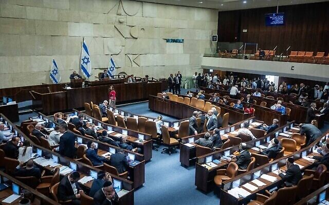 Un débat en séance plénière de la Knesset à Jérusalem, le 6 juin 2022. (Crédit : Yonatan Sindel/Flash90)
