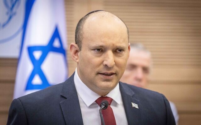 Le Premier ministre Naftali Bennett participant à une réunion de la commission de la Défense et des Affaires étrangères à la Knesset, le 7 juin 2022. (Crédit: Olivier Fitoussi/ Flash90)